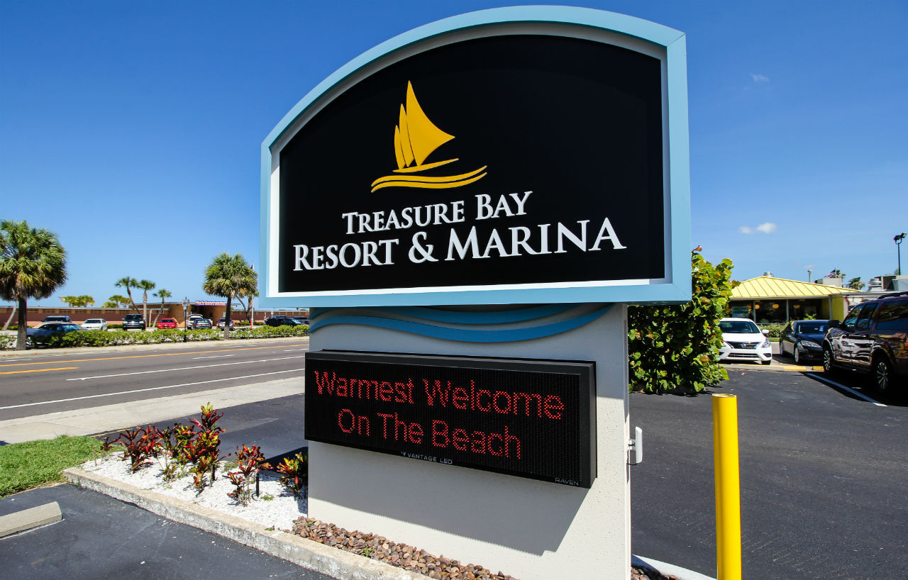 Treasure Island Hotel And Marina St. Pete Beach Eksteriør billede